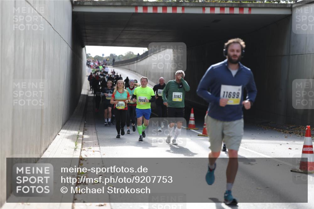 05.10.2025 - 20. swb-Marathon Bremen Michael Strokosch http://msf.ph/oto/9207753 05.10.2025 10:55:11 Laufen 1680, 9371, 92, 11162, 7908, 11699 meine-sportfotos.de