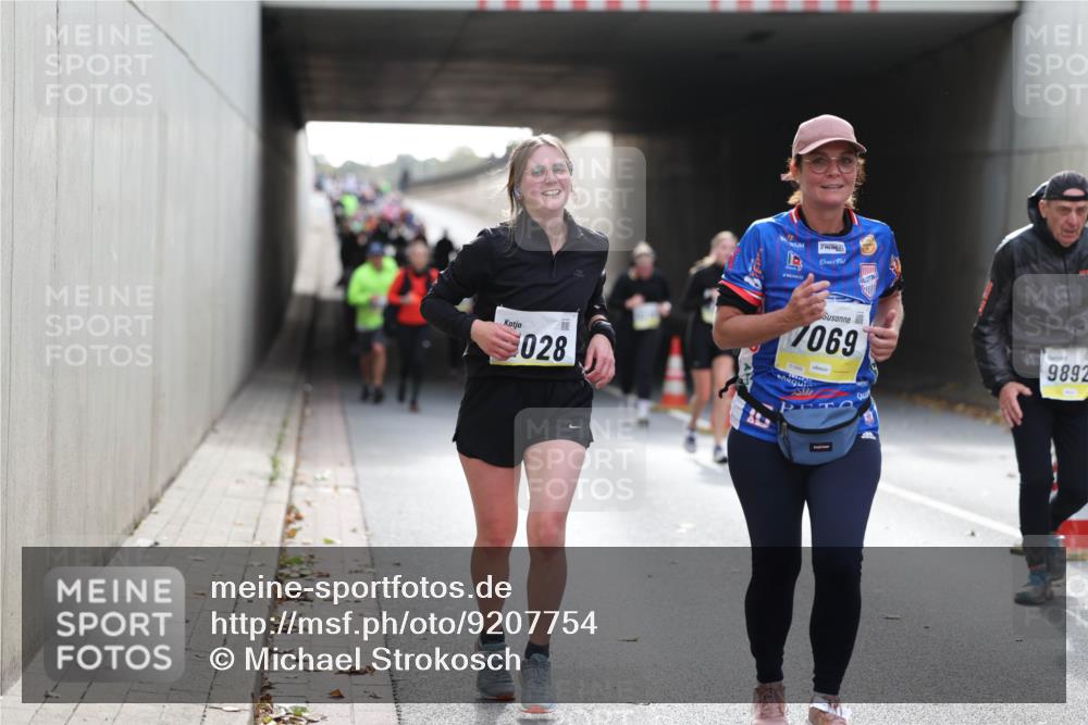 05.10.2025 - 20. swb-Marathon Bremen Michael Strokosch http://msf.ph/oto/9207754 05.10.2025 11:02:06 Laufen 028, 1069, 01995, 9892 meine-sportfotos.de
