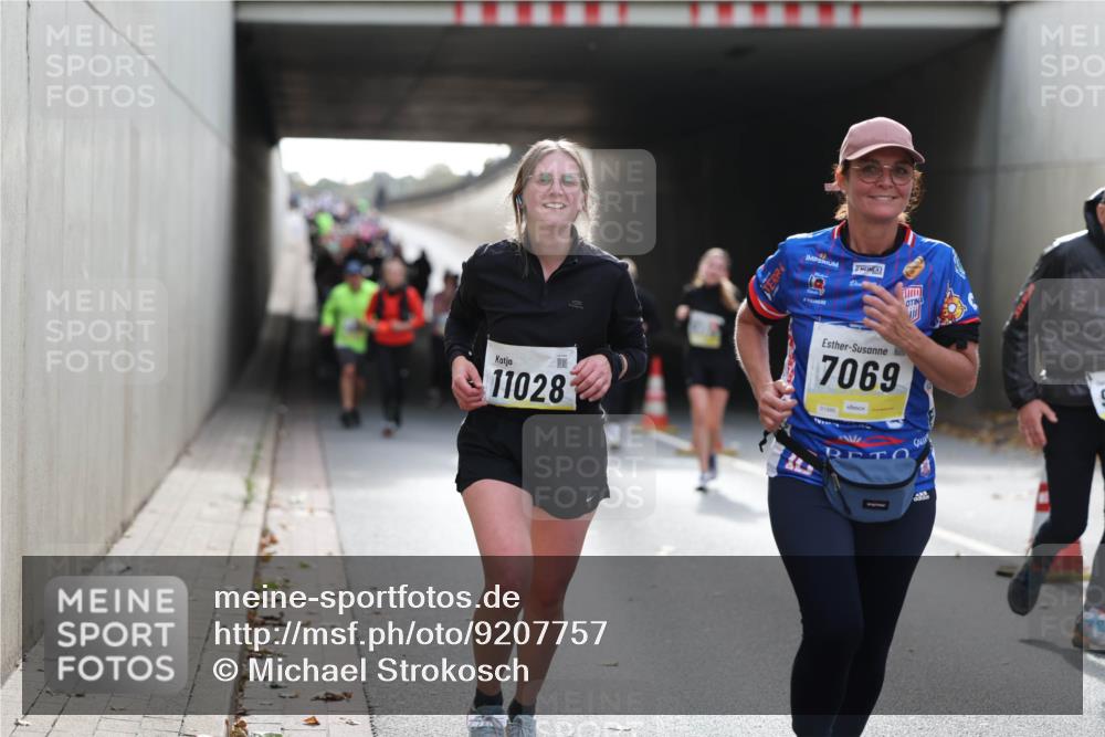 05.10.2025 - 20. swb-Marathon Bremen Michael Strokosch http://msf.ph/oto/9207757 05.10.2025 11:02:07 Laufen 11028, 7069 meine-sportfotos.de