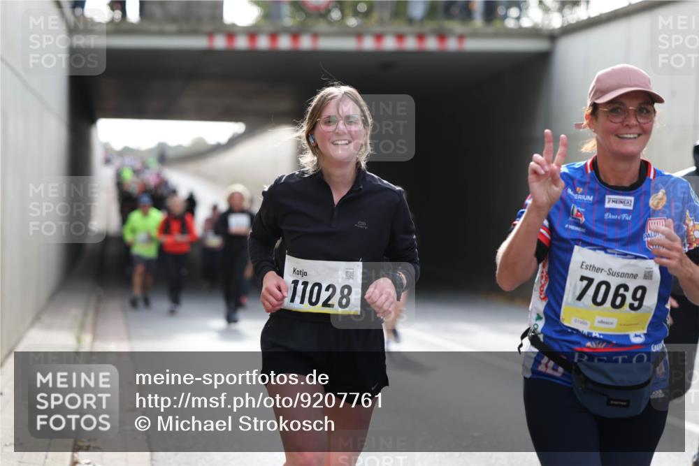 05.10.2025 - 20. swb-Marathon Bremen Michael Strokosch http://msf.ph/oto/9207761 05.10.2025 11:02:07 Laufen 11028, 7069, 01995 meine-sportfotos.de