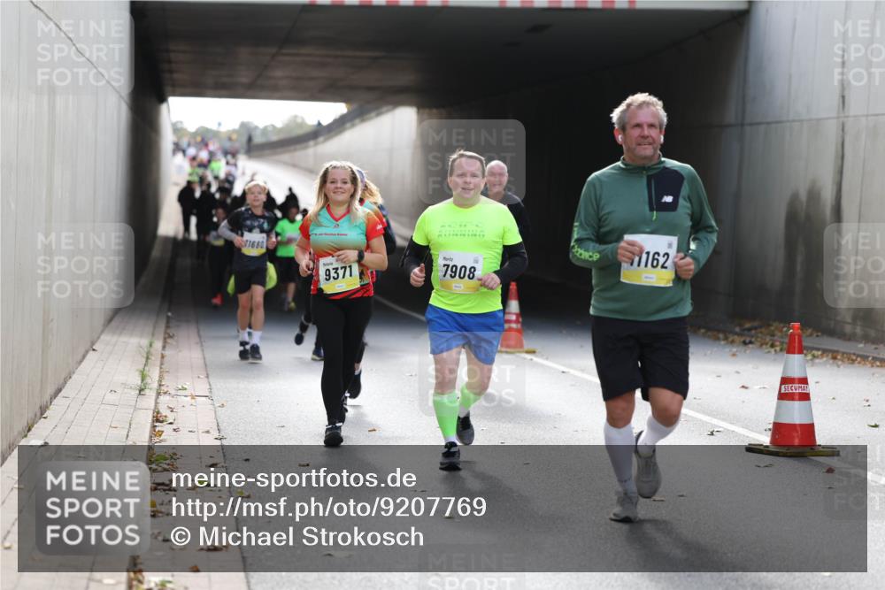 05.10.2025 - 20. swb-Marathon Bremen Michael Strokosch http://msf.ph/oto/9207769 05.10.2025 10:55:15 Laufen 1680, 9371, 7908, 1162 meine-sportfotos.de