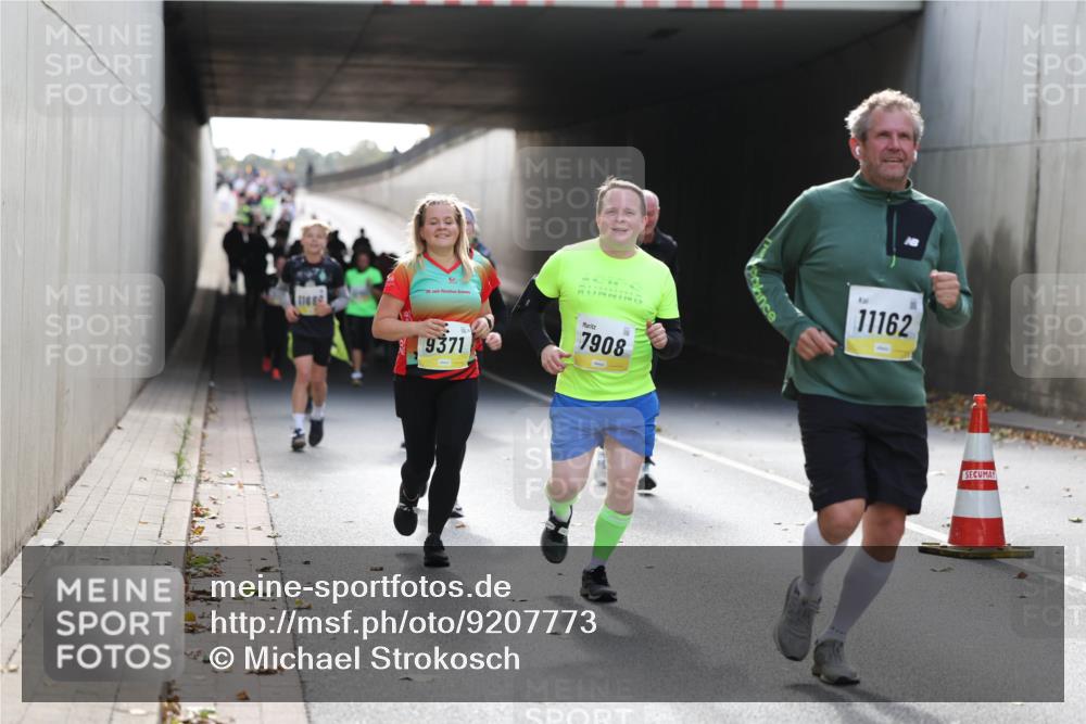 05.10.2025 - 20. swb-Marathon Bremen Michael Strokosch http://msf.ph/oto/9207773 05.10.2025 10:55:15 Laufen 11689, 20, 7908, 9371, 11162 meine-sportfotos.de
