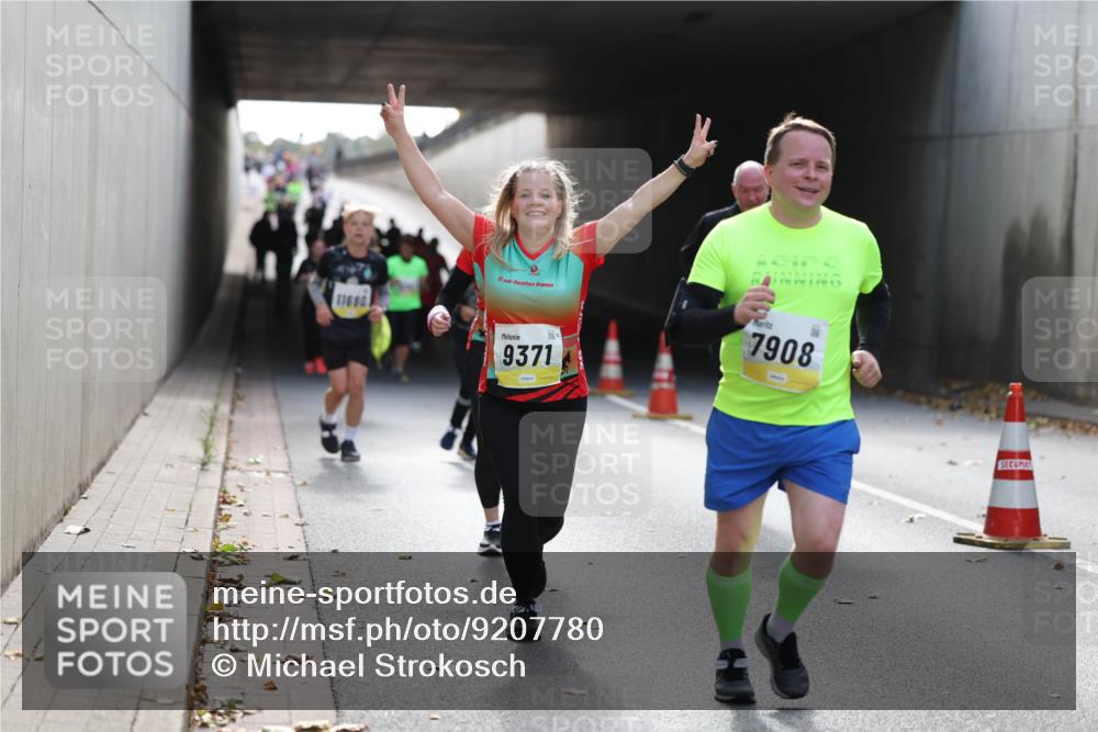 05.10.2025 - 20. swb-Marathon Bremen Michael Strokosch http://msf.ph/oto/9207780 05.10.2025 10:55:16 Laufen 11680, 7908, 9371 meine-sportfotos.de