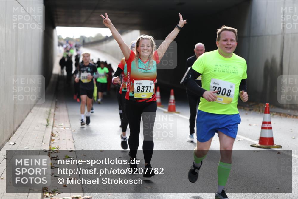 05.10.2025 - 20. swb-Marathon Bremen Michael Strokosch http://msf.ph/oto/9207782 05.10.2025 10:55:17 Laufen 9371, 22, 7908 meine-sportfotos.de