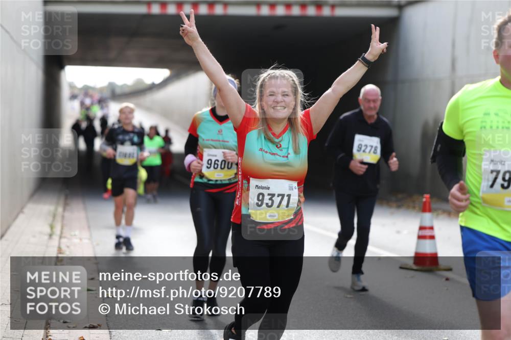 05.10.2025 - 20. swb-Marathon Bremen Michael Strokosch http://msf.ph/oto/9207789 05.10.2025 10:55:18 Laufen 9600, 20, 9371, 9278, 79 meine-sportfotos.de