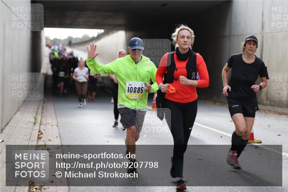 05.10.2025 - 20. swb-Marathon Bremen Michael Strokosch http://msf.ph/oto/9207798 05.10.2025 11:02:15 Laufen 10885 meine-sportfotos.de