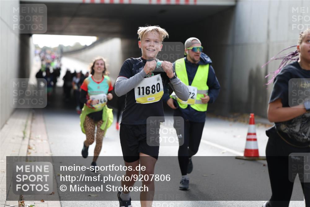 05.10.2025 - 20. swb-Marathon Bremen Michael Strokosch http://msf.ph/oto/9207806 05.10.2025 10:55:21 Laufen 11680, 72 meine-sportfotos.de