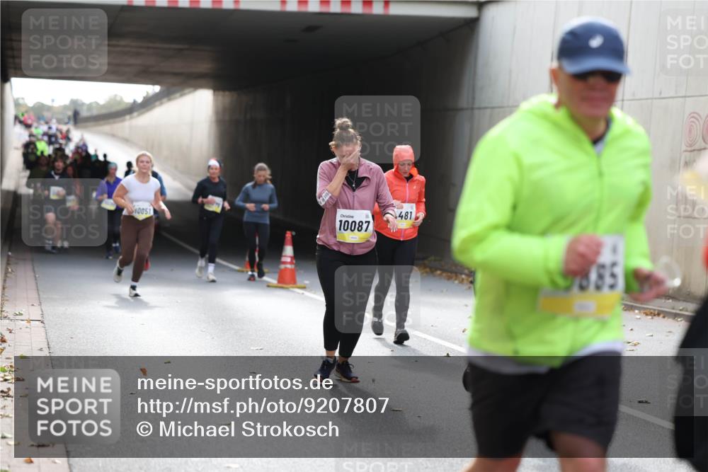 05.10.2025 - 20. swb-Marathon Bremen Michael Strokosch http://msf.ph/oto/9207807 05.10.2025 11:02:16 Laufen 10051, 10087, 481, 17885 meine-sportfotos.de