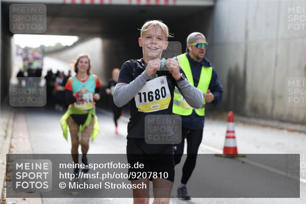05.10.2025 - 20. swb-Marathon Bremen Michael Strokosch http://msf.ph/oto/9207810 05.10.2025 10:55:22 Laufen 11680 meine-sportfotos.de