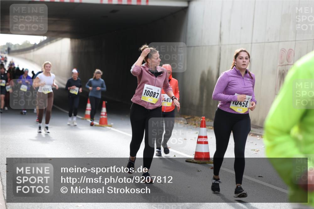 05.10.2025 - 20. swb-Marathon Bremen Michael Strokosch http://msf.ph/oto/9207812 05.10.2025 11:02:17 Laufen 10087, 481, 458, 00 meine-sportfotos.de