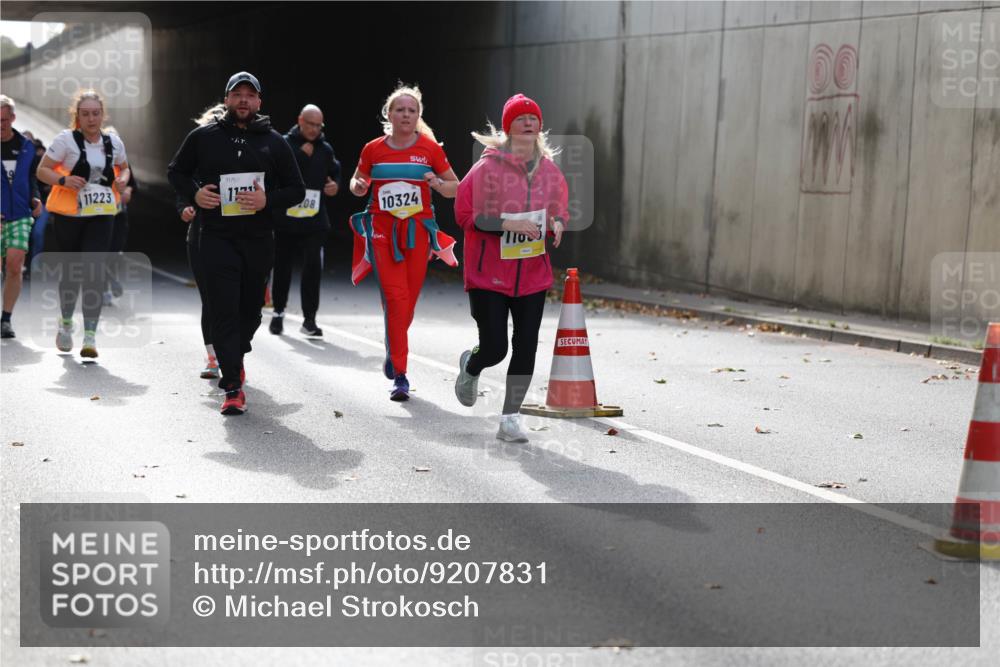 05.10.2025 - 20. swb-Marathon Bremen Michael Strokosch http://msf.ph/oto/9207831 05.10.2025 10:55:29 Laufen 11223, 08, 10324, 110, 00 meine-sportfotos.de