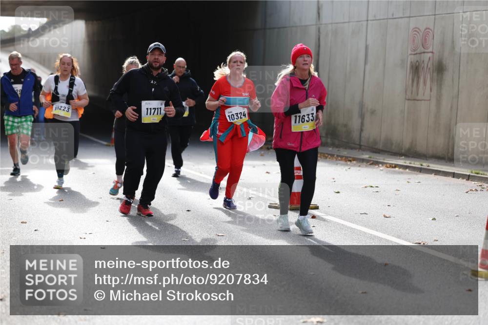 05.10.2025 - 20. swb-Marathon Bremen Michael Strokosch http://msf.ph/oto/9207834 05.10.2025 10:55:29 Laufen 11223, 11711, 10324, 11633, 00 meine-sportfotos.de
