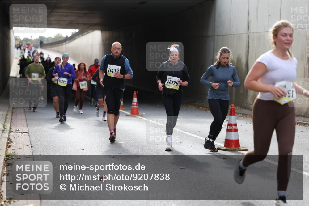 05.10.2025 - 20. swb-Marathon Bremen Michael Strokosch http://msf.ph/oto/9207838 05.10.2025 11:02:22 Laufen 11677, 10295, 10418, 1143, 11379, 51 meine-sportfotos.de