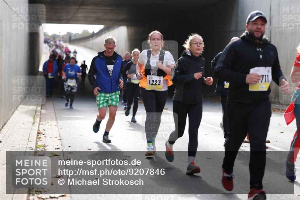 05.10.2025 - 20. swb-Marathon Bremen Michael Strokosch http://msf.ph/oto/9207846 05.10.2025 10:55:31 Laufen 16038, 9, 100, 1, 223, 711 meine-sportfotos.de