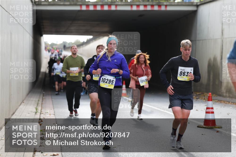05.10.2025 - 20. swb-Marathon Bremen Michael Strokosch http://msf.ph/oto/9207847 05.10.2025 11:02:26 Laufen 108, 10295, 10419, 963 meine-sportfotos.de