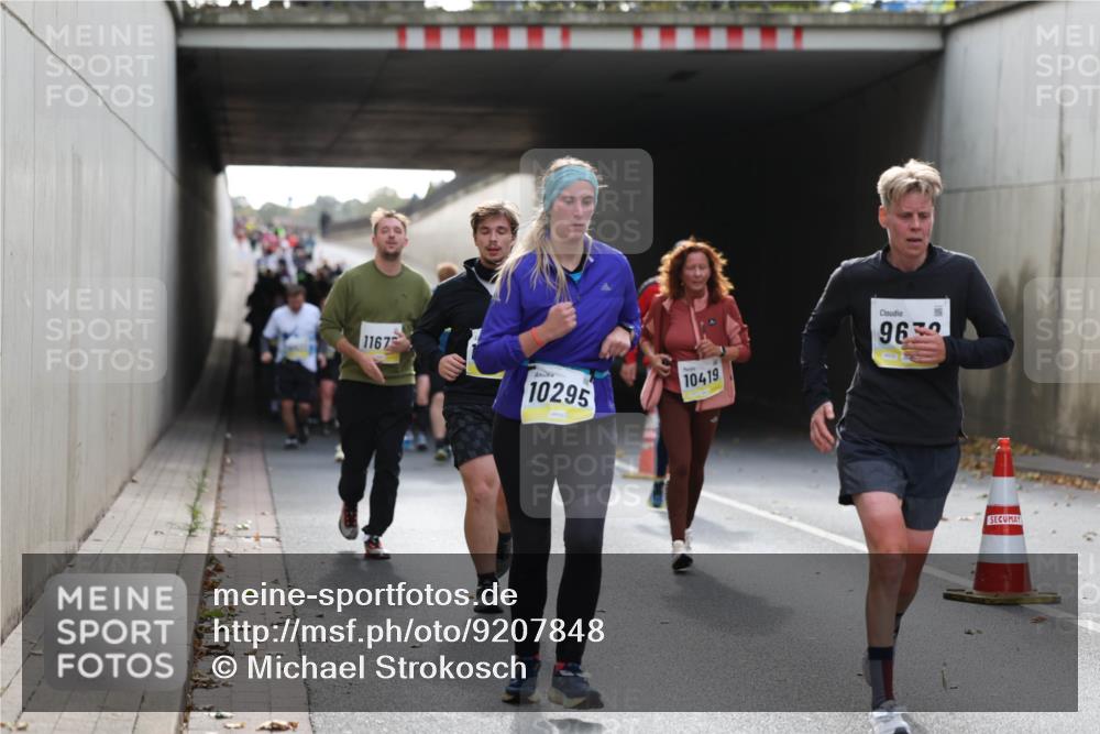 05.10.2025 - 20. swb-Marathon Bremen Michael Strokosch http://msf.ph/oto/9207848 05.10.2025 11:02:27 Laufen 1167, 10295, 10419, 96 meine-sportfotos.de