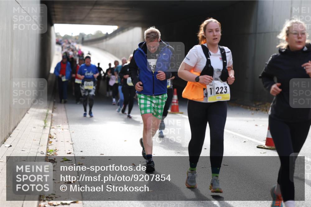 05.10.2025 - 20. swb-Marathon Bremen Michael Strokosch http://msf.ph/oto/9207854 05.10.2025 10:55:32 Laufen 10030, 11223 meine-sportfotos.de