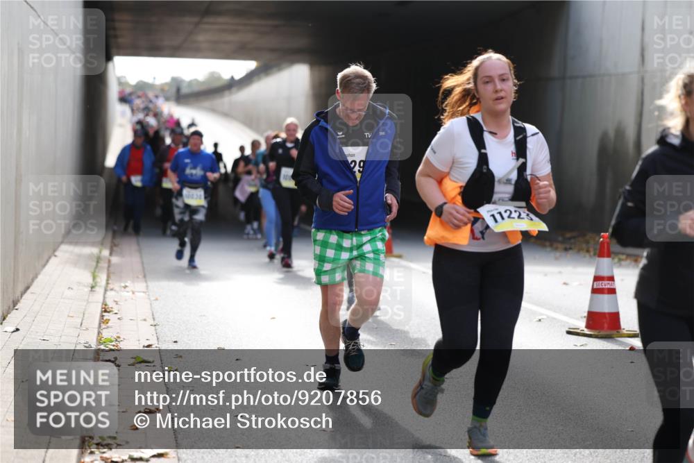 05.10.2025 - 20. swb-Marathon Bremen Michael Strokosch http://msf.ph/oto/9207856 05.10.2025 10:55:32 Laufen 29, 11223 meine-sportfotos.de
