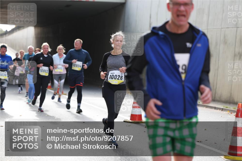 05.10.2025 - 20. swb-Marathon Bremen Michael Strokosch http://msf.ph/oto/9207857 05.10.2025 10:55:34 Laufen 030, 10903, 7432, 10904, 10026, 19 meine-sportfotos.de