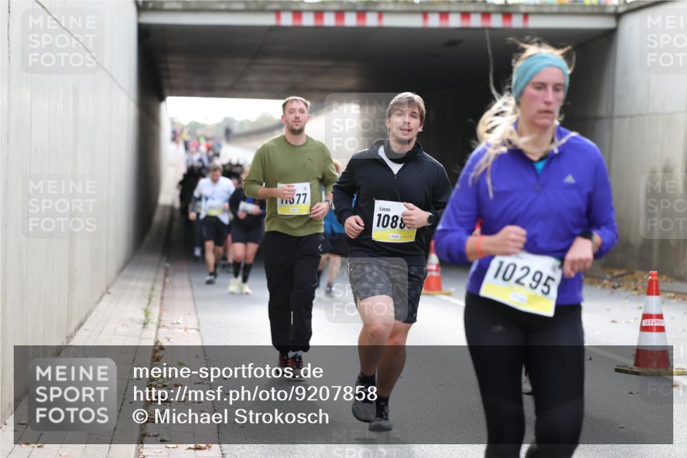 05.10.2025 - 20. swb-Marathon Bremen Michael Strokosch http://msf.ph/oto/9207858 05.10.2025 11:02:28 Laufen 577, 1088, 10295 meine-sportfotos.de