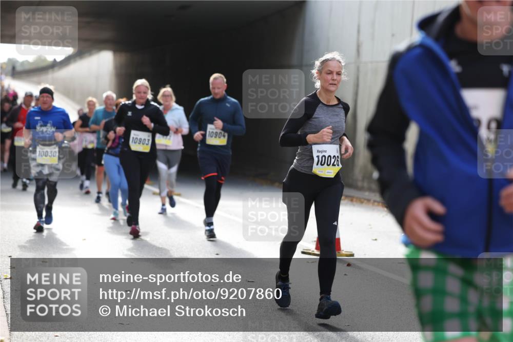 05.10.2025 - 20. swb-Marathon Bremen Michael Strokosch http://msf.ph/oto/9207860 05.10.2025 10:55:35 Laufen 10903, 10030, 10904, 10026, 9 meine-sportfotos.de
