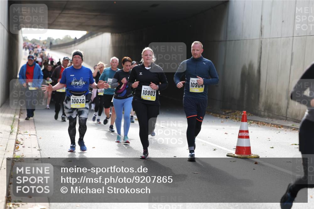 05.10.2025 - 20. swb-Marathon Bremen Michael Strokosch http://msf.ph/oto/9207865 05.10.2025 10:55:35 Laufen 10030, 10903, 10904 meine-sportfotos.de