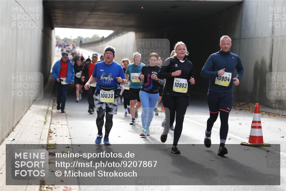 05.10.2025 - 20. swb-Marathon Bremen Michael Strokosch http://msf.ph/oto/9207867 05.10.2025 10:55:36 Laufen 10030, 10903, 10904 meine-sportfotos.de
