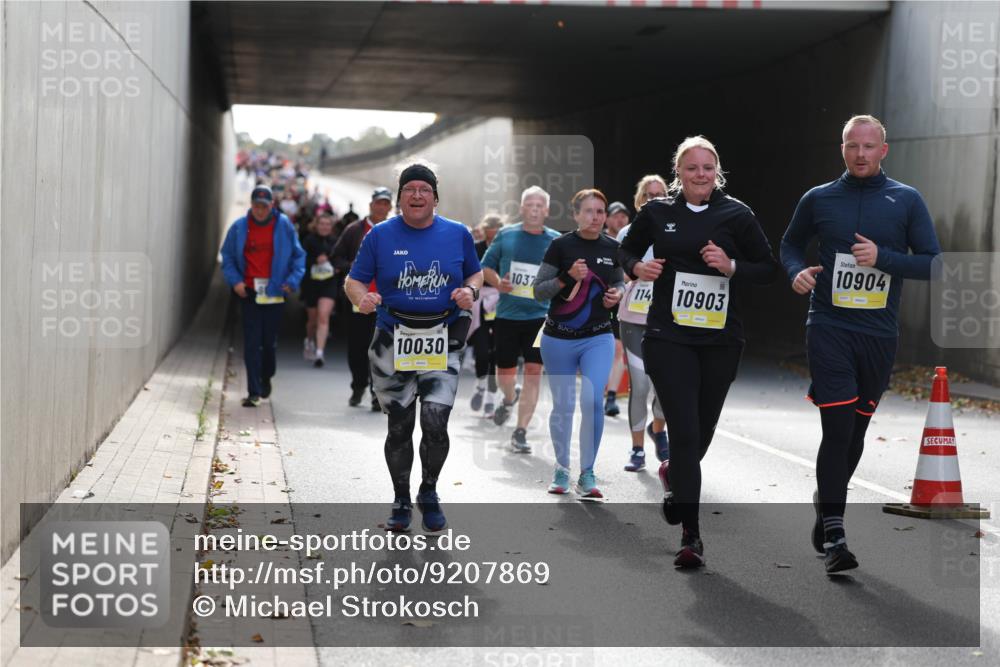 05.10.2025 - 20. swb-Marathon Bremen Michael Strokosch http://msf.ph/oto/9207869 05.10.2025 10:55:36 Laufen 1037, 10030, 114, 10903, 10904 meine-sportfotos.de