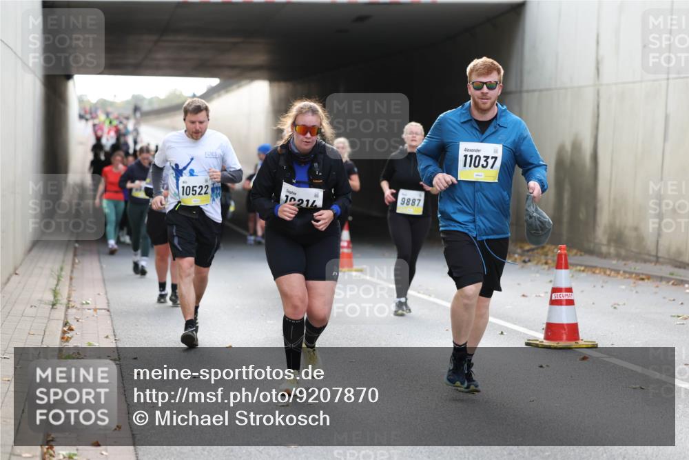 05.10.2025 - 20. swb-Marathon Bremen Michael Strokosch http://msf.ph/oto/9207870 05.10.2025 11:02:33 Laufen 10522, 10214, 9887, 11037 meine-sportfotos.de