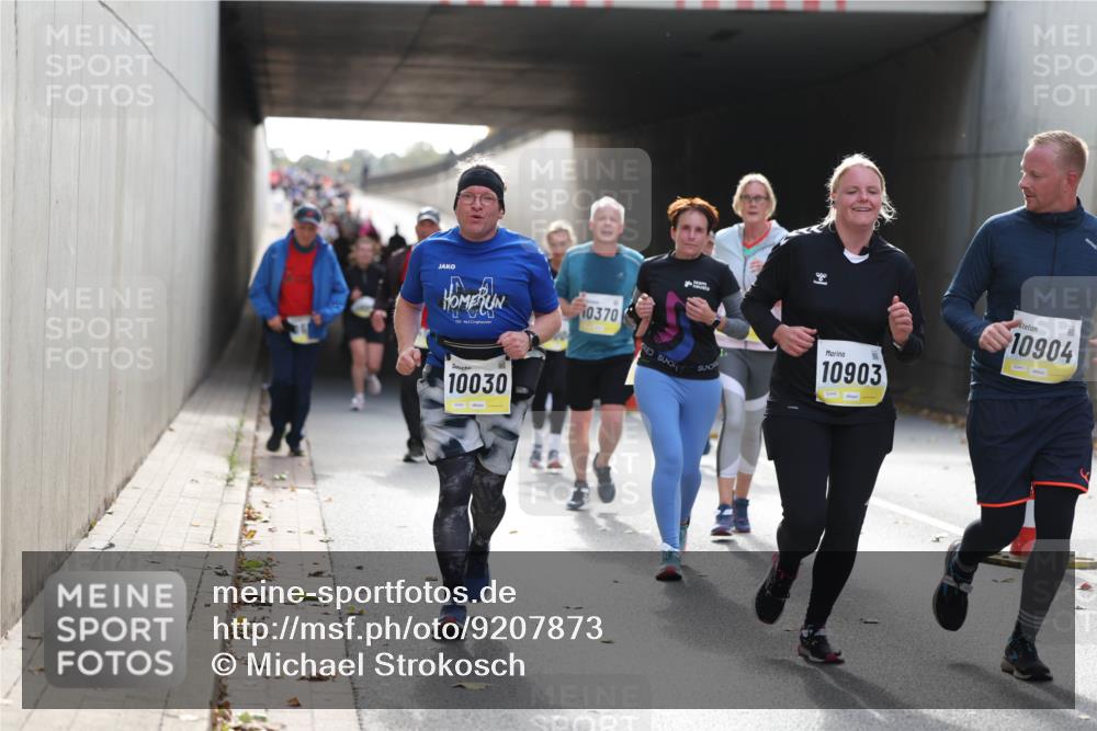 05.10.2025 - 20. swb-Marathon Bremen Michael Strokosch http://msf.ph/oto/9207873 05.10.2025 10:55:37 Laufen 10370, 10030, 10903, 10904 meine-sportfotos.de