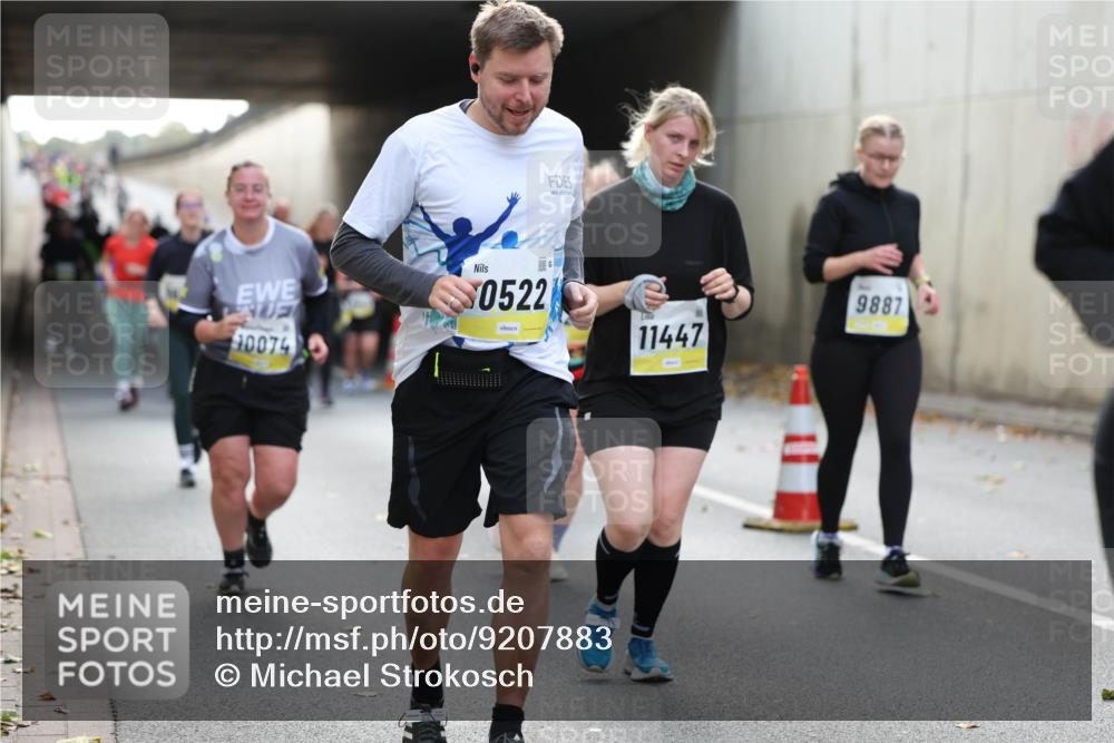 05.10.2025 - 20. swb-Marathon Bremen Michael Strokosch http://msf.ph/oto/9207883 05.10.2025 11:02:36 Laufen 10074, 0522, 11447, 9887 meine-sportfotos.de