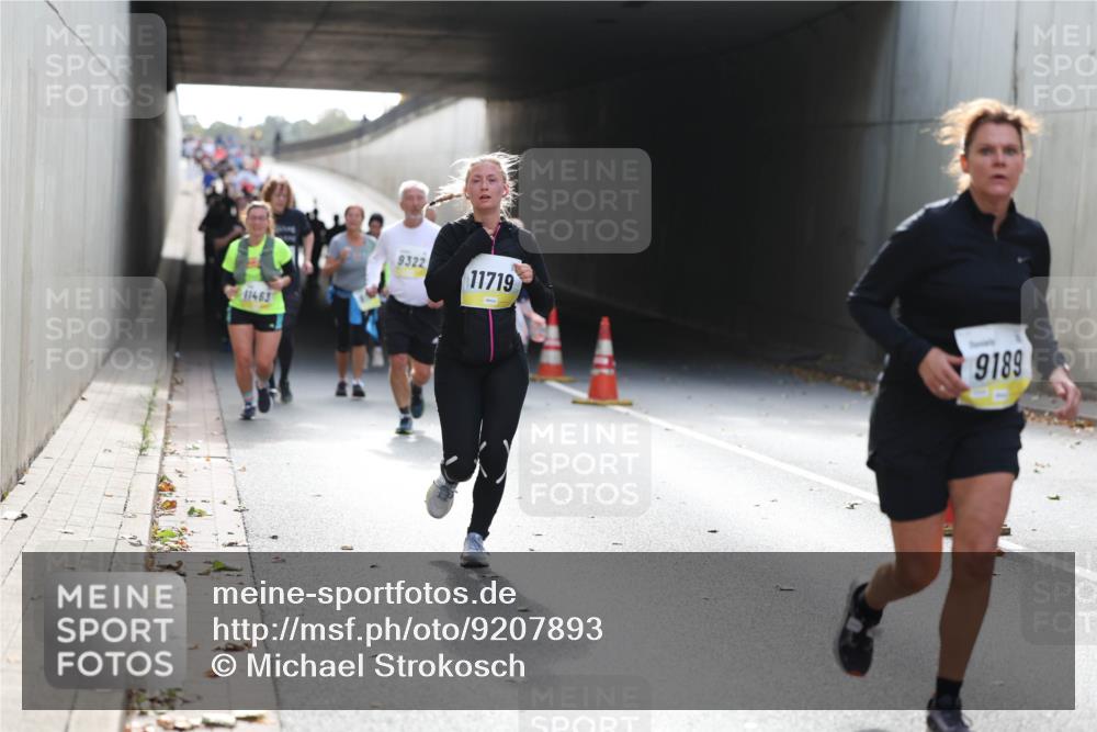 05.10.2025 - 20. swb-Marathon Bremen Michael Strokosch http://msf.ph/oto/9207893 05.10.2025 10:55:46 Laufen 11463, 9322, 11719, 9189 meine-sportfotos.de