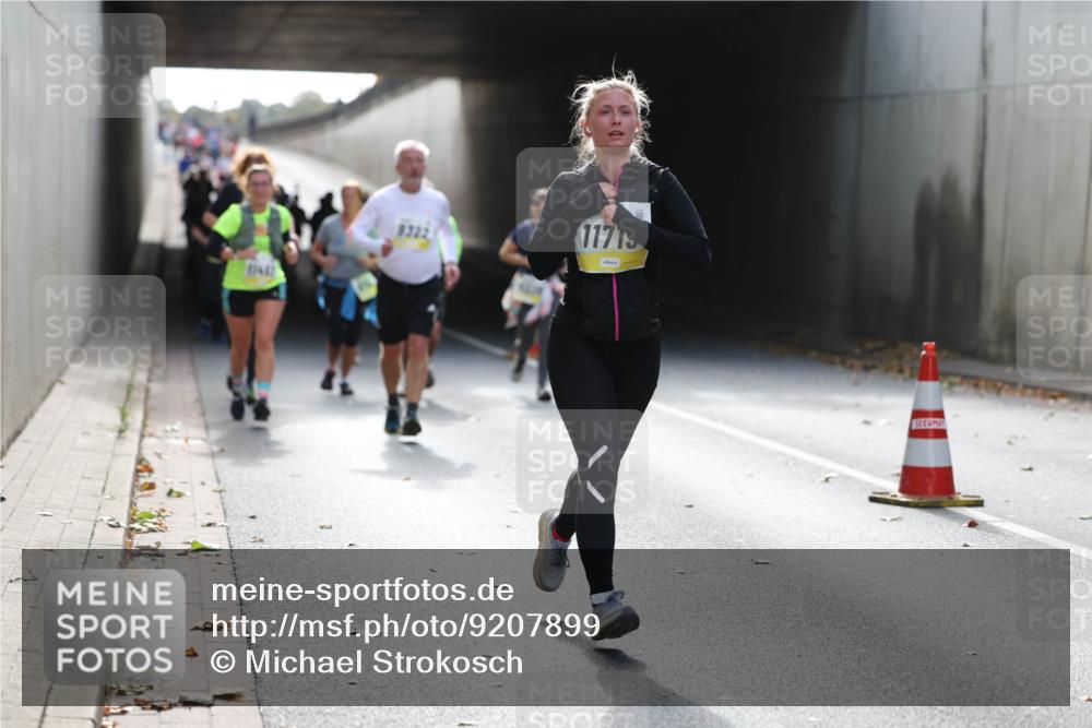 05.10.2025 - 20. swb-Marathon Bremen Michael Strokosch http://msf.ph/oto/9207899 05.10.2025 10:55:47 Laufen 11442, 8322, 11715 meine-sportfotos.de
