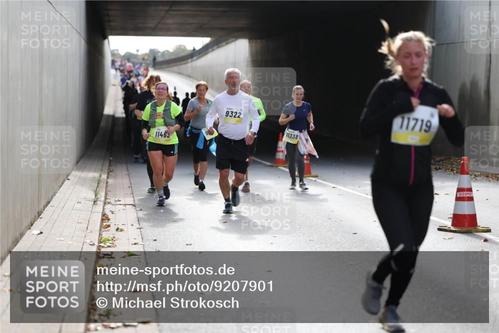 05.10.2025 - 20. swb-Marathon Bremen Michael Strokosch http://msf.ph/oto/9207901 05.10.2025 10:55:47 Laufen 9322, 11463, 11338, 11719 meine-sportfotos.de