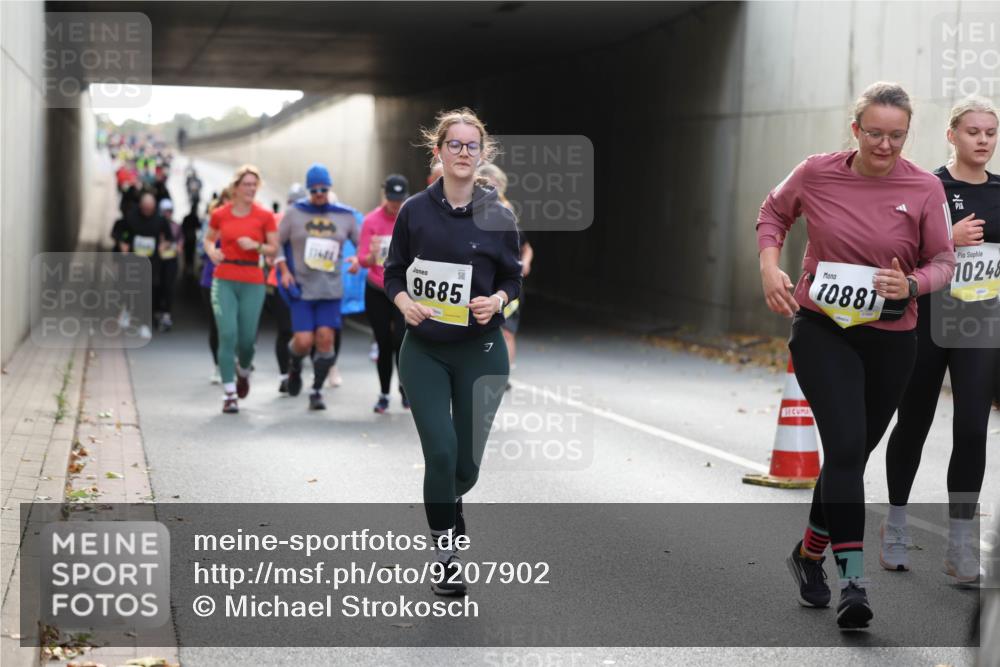 05.10.2025 - 20. swb-Marathon Bremen Michael Strokosch http://msf.ph/oto/9207902 05.10.2025 11:02:39 Laufen 9685, 10881, 10248 meine-sportfotos.de