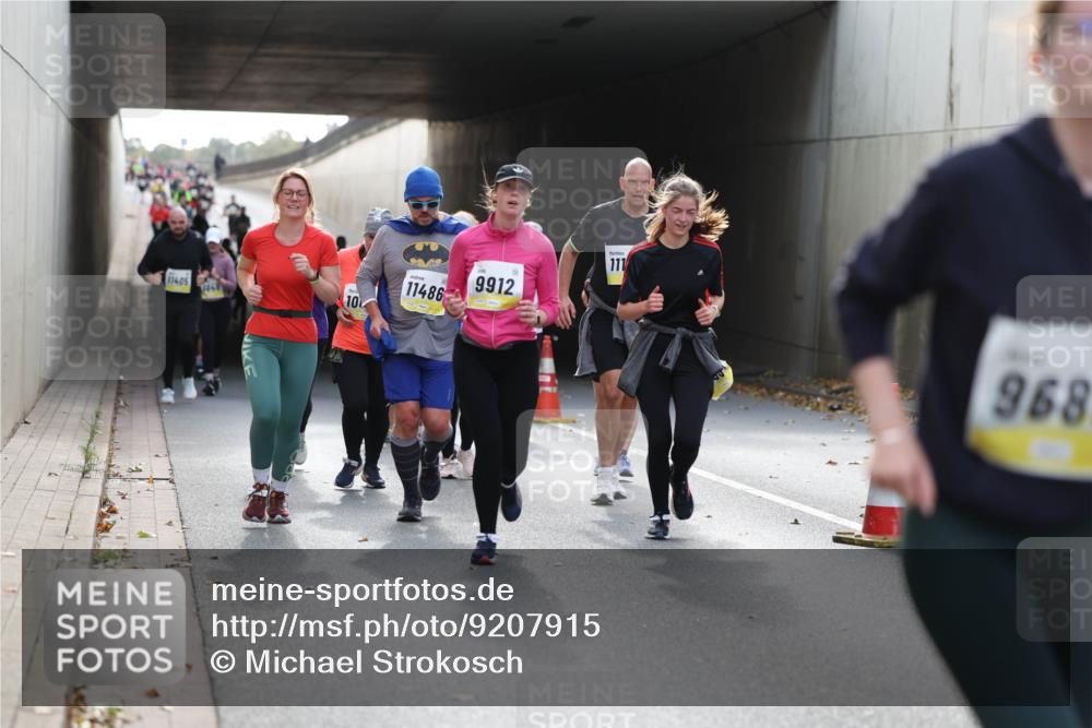 05.10.2025 - 20. swb-Marathon Bremen Michael Strokosch http://msf.ph/oto/9207915 05.10.2025 11:02:41 Laufen 11405, 16848, 10, 11486, 9912, 111, 968 meine-sportfotos.de