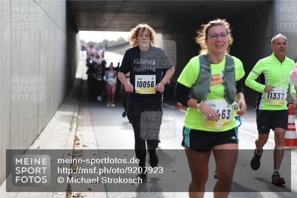 05.10.2025 - 20. swb-Marathon Bremen Michael Strokosch http://msf.ph/oto/9207923 05.10.2025 10:55:51 Laufen 10056, 63, 182, 11337 meine-sportfotos.de