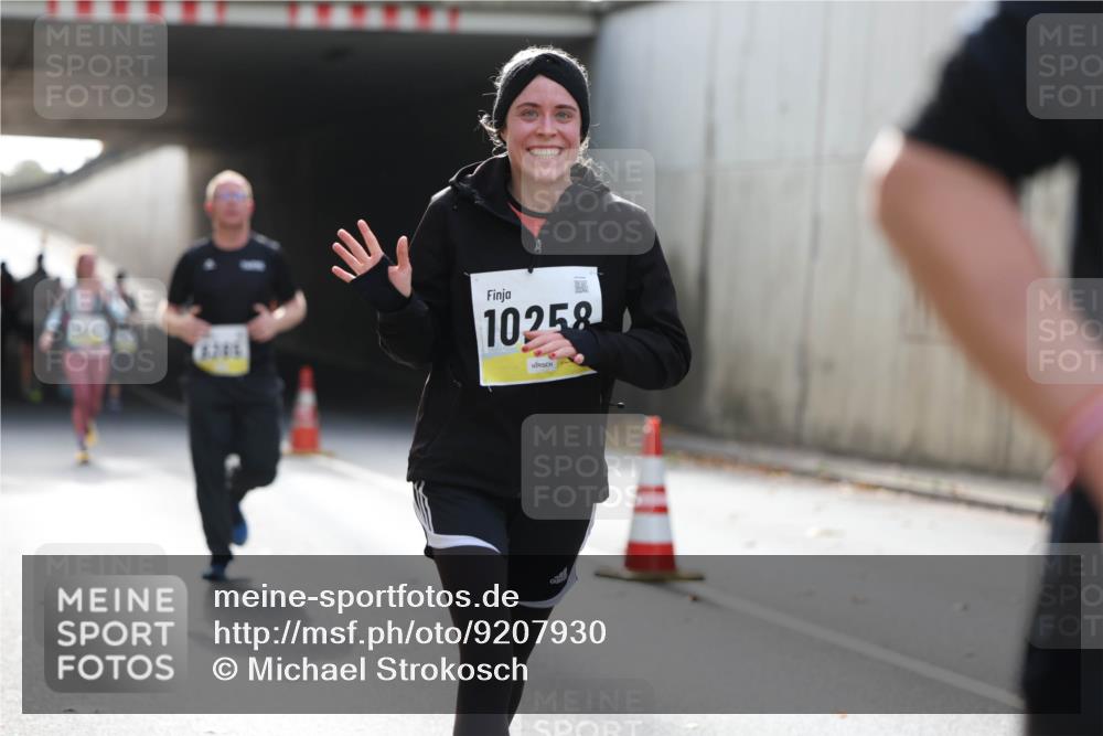 05.10.2025 - 20. swb-Marathon Bremen Michael Strokosch http://msf.ph/oto/9207930 05.10.2025 10:55:54 Laufen 8285, 10258 meine-sportfotos.de