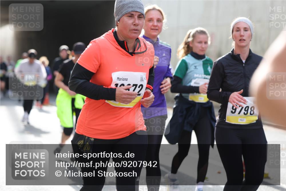 05.10.2025 - 20. swb-Marathon Bremen Michael Strokosch http://msf.ph/oto/9207942 05.10.2025 11:02:47 Laufen 372, 9798 meine-sportfotos.de