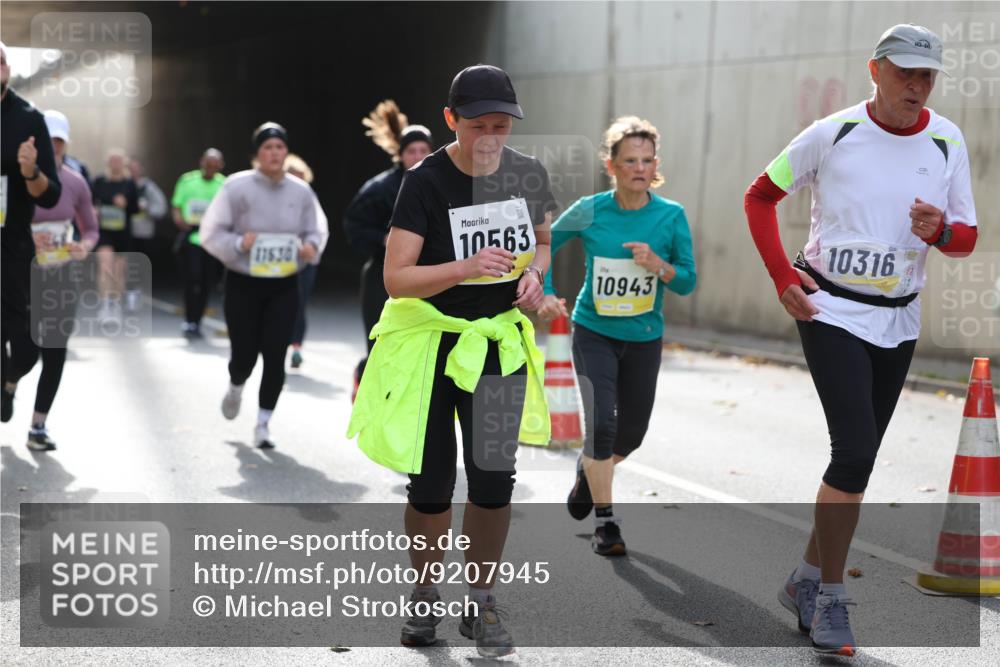 05.10.2025 - 20. swb-Marathon Bremen Michael Strokosch http://msf.ph/oto/9207945 05.10.2025 11:02:48 Laufen 11630, 10563, 10943, 10316, 19, 4 meine-sportfotos.de
