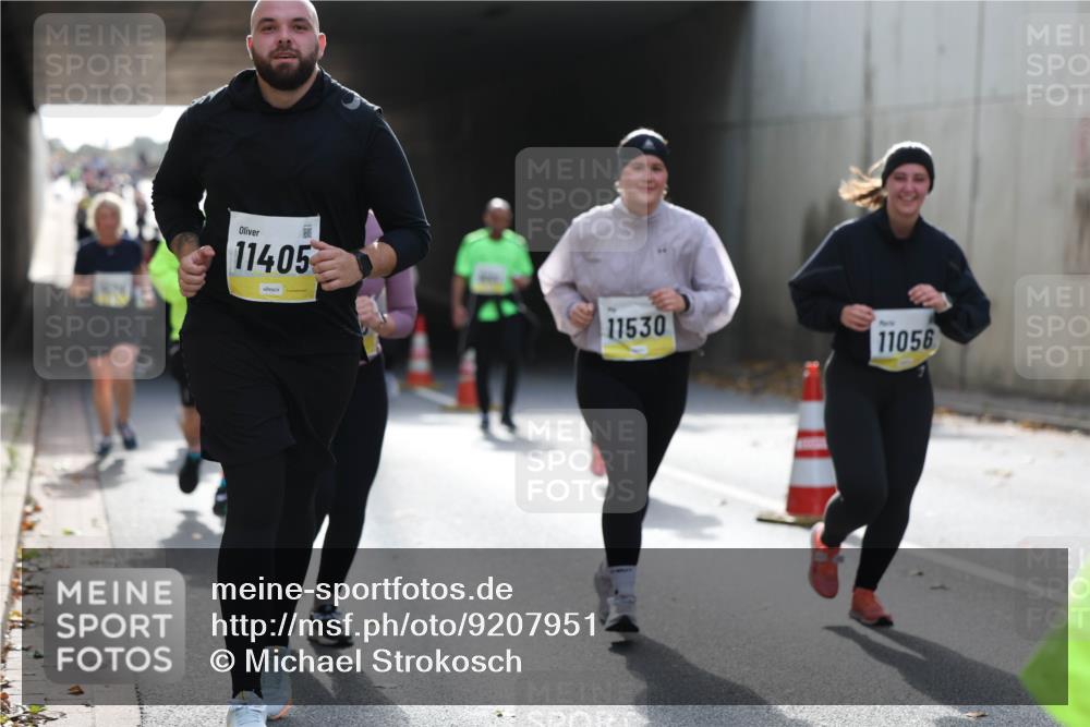 05.10.2025 - 20. swb-Marathon Bremen Michael Strokosch http://msf.ph/oto/9207951 05.10.2025 11:02:49 Laufen 11405, 11530, 11056 meine-sportfotos.de