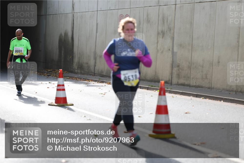 05.10.2025 - 20. swb-Marathon Bremen Michael Strokosch http://msf.ph/oto/9207963 05.10.2025 11:02:52 Laufen 9001, 9538 meine-sportfotos.de