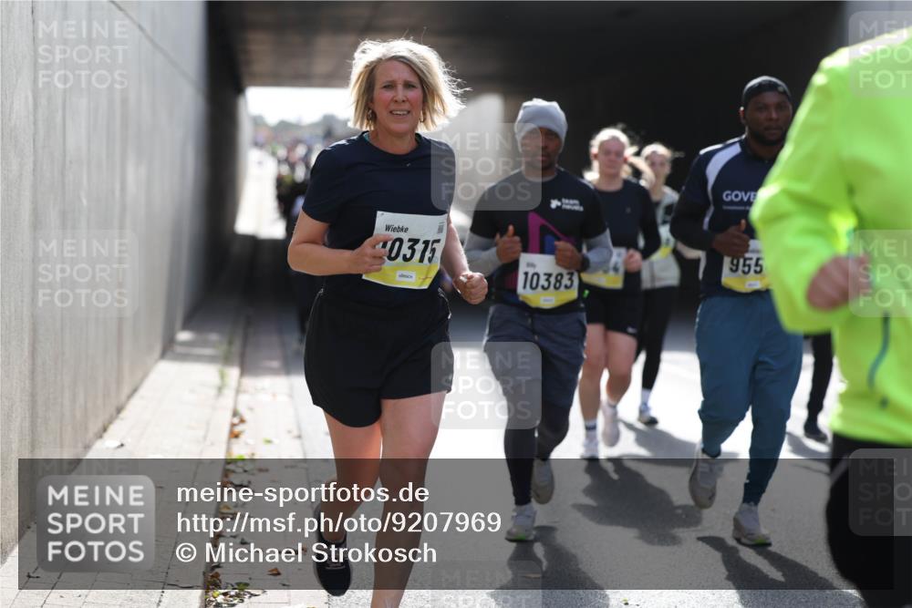 05.10.2025 - 20. swb-Marathon Bremen Michael Strokosch http://msf.ph/oto/9207969 05.10.2025 11:02:54 Laufen 0315, 955, 10383 meine-sportfotos.de