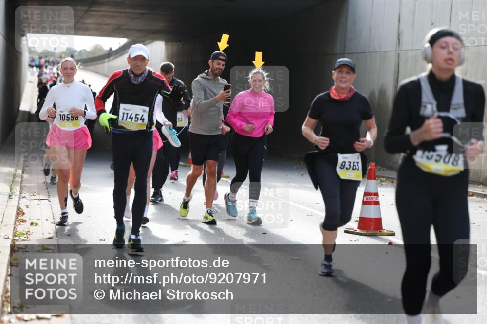 05.10.2025 - 20. swb-Marathon Bremen Michael Strokosch http://msf.ph/oto/9207971 05.10.2025 10:56:03 Laufen 10550, 11454, 33, 9363, 15508 meine-sportfotos.de