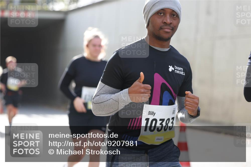 05.10.2025 - 20. swb-Marathon Bremen Michael Strokosch http://msf.ph/oto/9207981 05.10.2025 11:02:57 Laufen 10383 meine-sportfotos.de