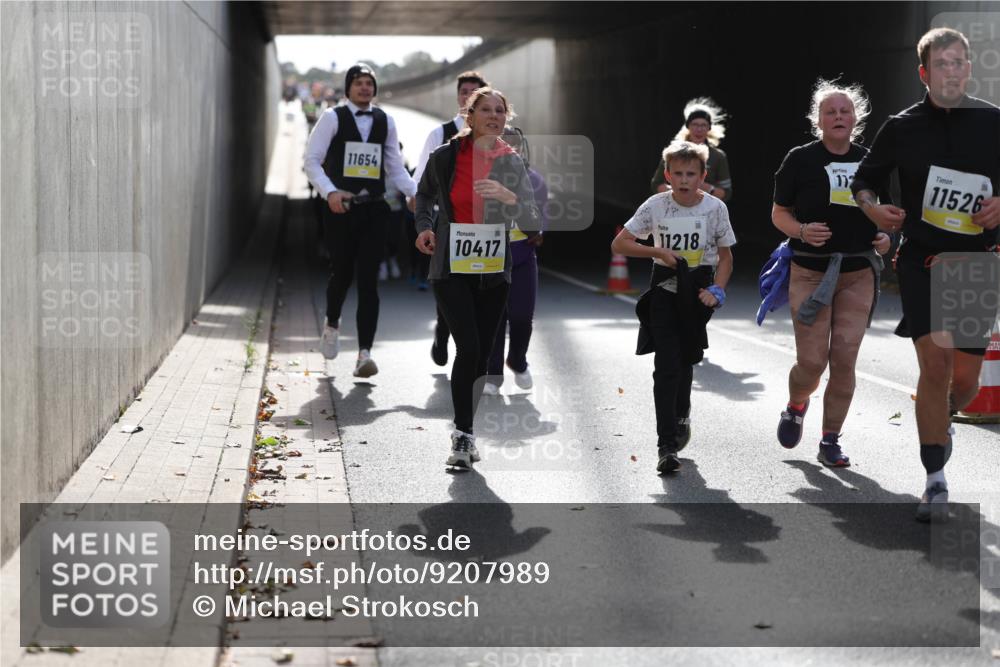 05.10.2025 - 20. swb-Marathon Bremen Michael Strokosch http://msf.ph/oto/9207989 05.10.2025 11:02:59 Laufen 11654, 10417, 11218, 112, 11526 meine-sportfotos.de