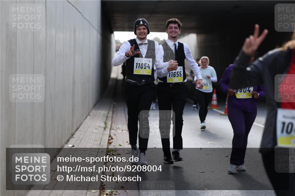05.10.2025 - 20. swb-Marathon Bremen Michael Strokosch http://msf.ph/oto/9208004 05.10.2025 11:03:02 Laufen 11654, 11655, 245, 0804, 10, 10 meine-sportfotos.de