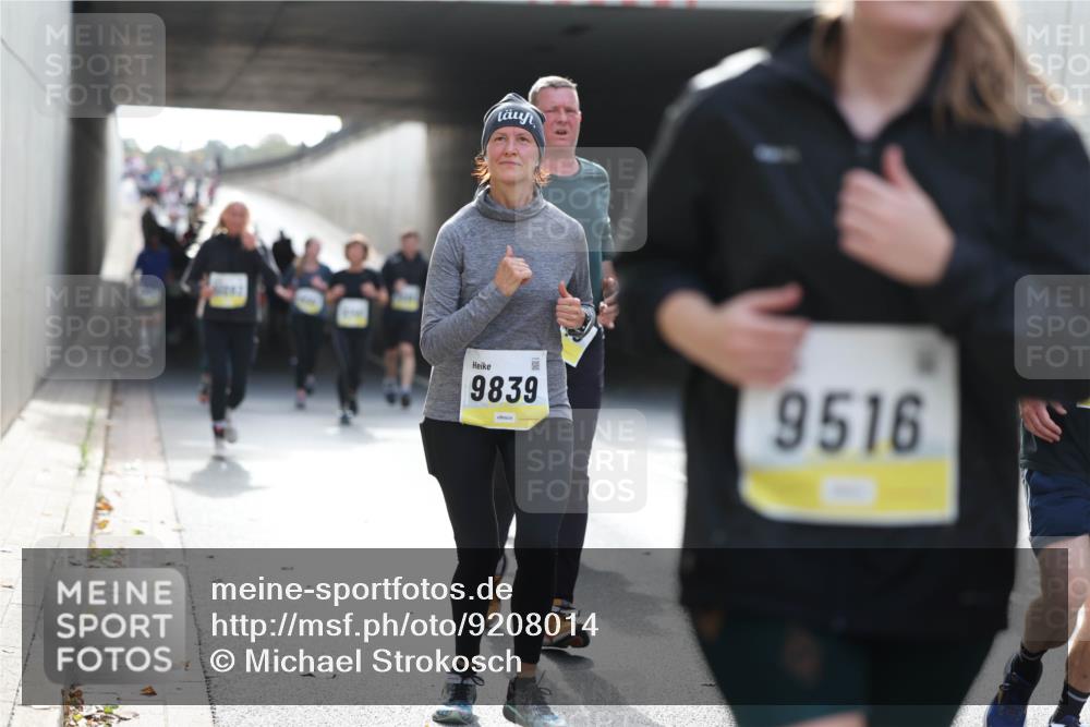 05.10.2025 - 20. swb-Marathon Bremen Michael Strokosch http://msf.ph/oto/9208014 05.10.2025 10:56:10 Laufen 9839, 9516 meine-sportfotos.de