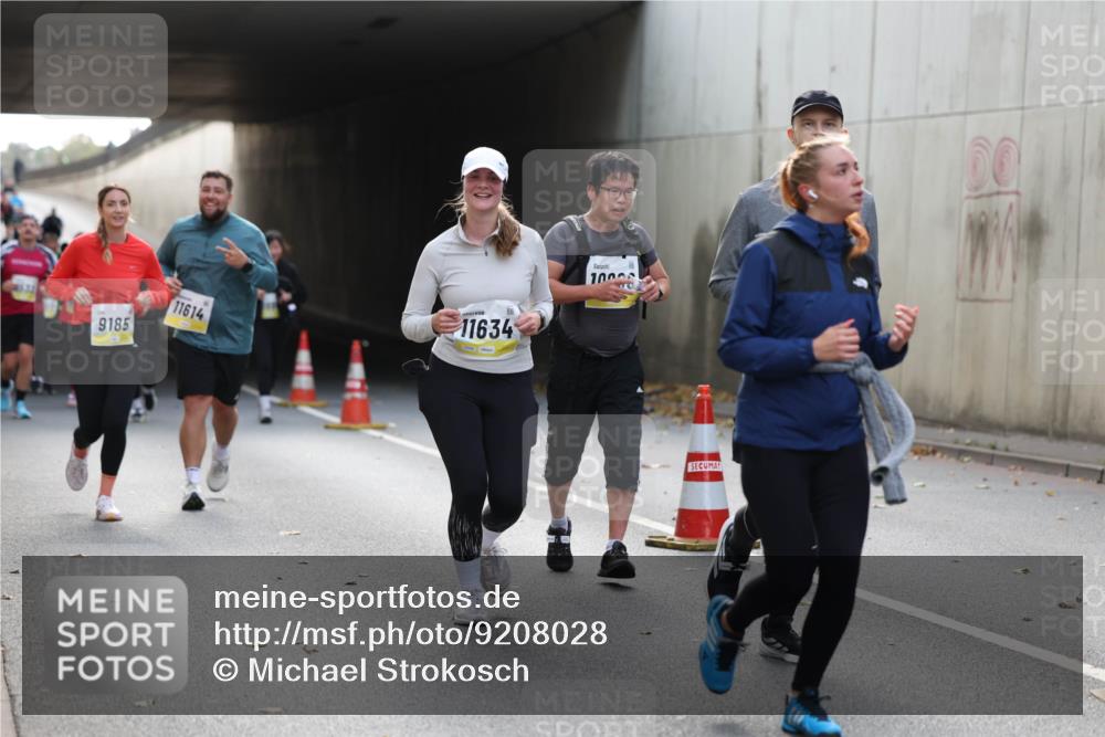 05.10.2025 - 20. swb-Marathon Bremen Michael Strokosch http://msf.ph/oto/9208028 05.10.2025 11:03:09 Laufen 11614, 9185, 11634, 100, 00 meine-sportfotos.de