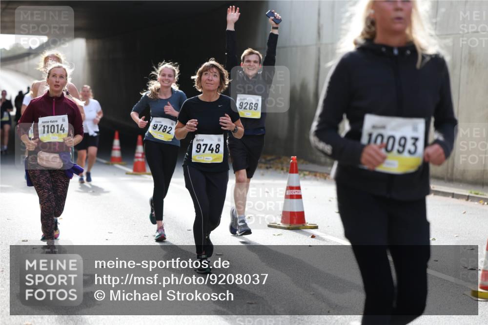 05.10.2025 - 20. swb-Marathon Bremen Michael Strokosch http://msf.ph/oto/9208037 05.10.2025 10:56:15 Laufen 11014, 9782, 9748, 9269, 10093 meine-sportfotos.de